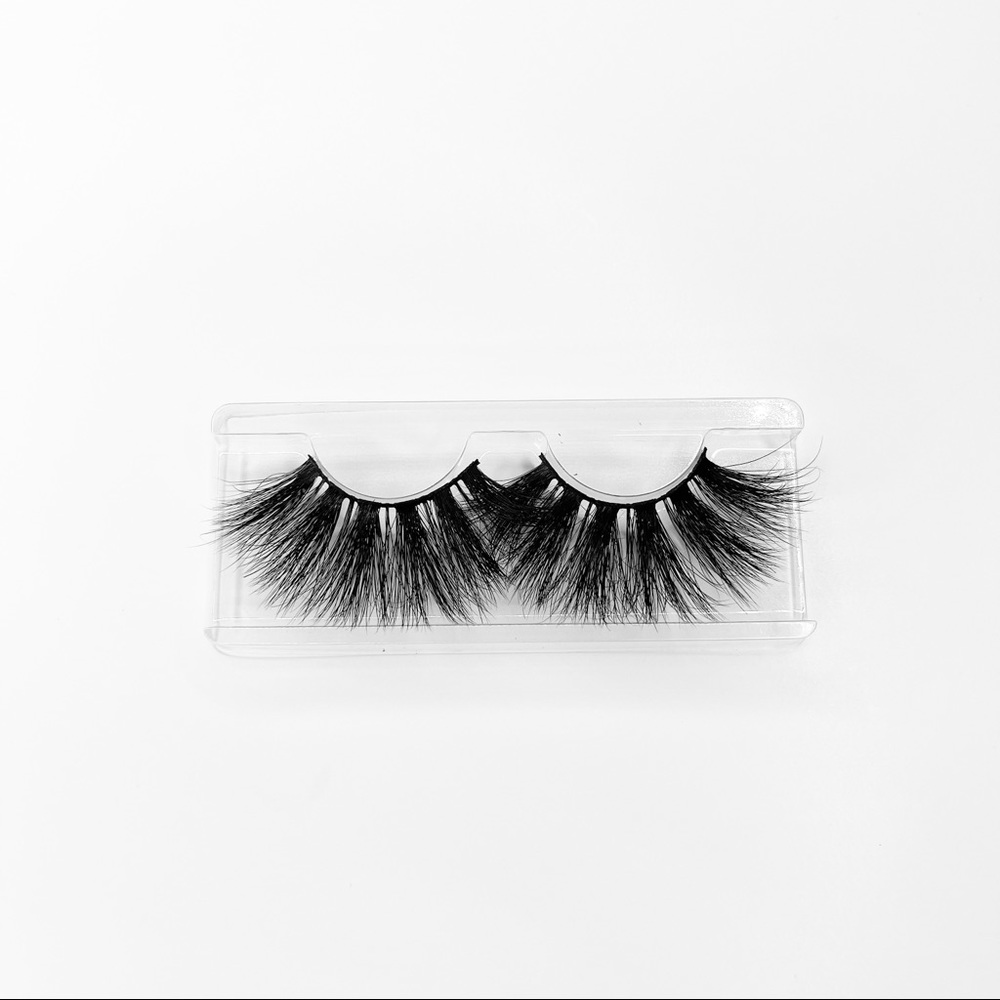 Karla Lashes